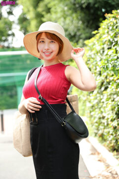 【COSMOSPICTURES（ソフト・オン・デマンド）】素人妻が一般大学生の自宅にコンドーム1つ渡され一泊一度のゴム姦では満足できず宿泊中2度もガチ中出しを許してしまう 騎乗位でGカップ乳を揺らす軟乳妻 りほさん29歳(1hawa00372)(女優：宍戸里帆（ししどりほ）)